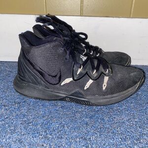 Nike Kyrie Irving youth boys 6 mid top eye tie up basketball shoes black
